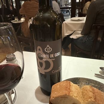 Café del Príncipe - Good wine and bread - Spanish Near Me - Madrid, M