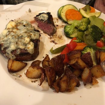 Cooper's Corner - Same filet after blue cheese crust - American Near Me - Winfield, Illinois Cooper's Corner - Same filet after blue cheese crust - American Near Me - Winfield, Illinois