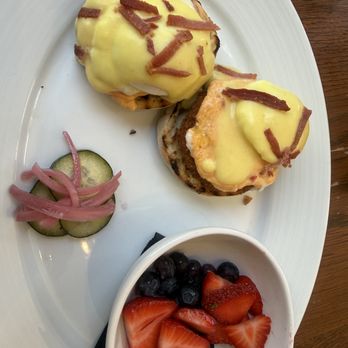 Middleton Place Restaurant - Fried green tomato benedict with fresh fruit - Seafood Near Me - Charleston, South Carolina Middleton Place Restaurant - Fried green tomato benedict with fresh fruit - Seafood Near Me - Charleston, South Carolina