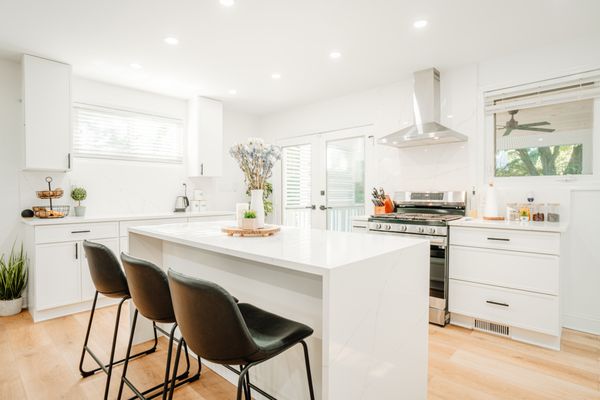 Experts Remodel Logo