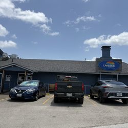 The Lakeside Grill - Store front