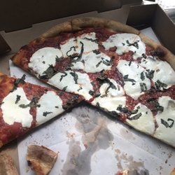 Casa di Franco Pizzeria - Basil looks old