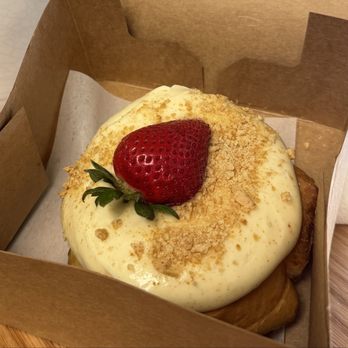 Hello cafe - Strawberry Cheesecake Cinnamon Roll - Cafes Near Me - Orange, California Hello cafe - Strawberry Cheesecake Cinnamon Roll - Cafes Near Me - Orange, California