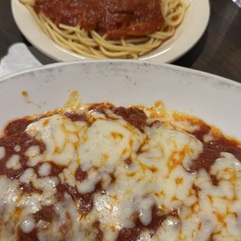 Como's Italian Restaurant - Chicken Breast à la Parmigiana - Italian Near Me - El Paso, Texas Como's Italian Restaurant - Chicken Breast à la Parmigiana - Italian Near Me - El Paso, Texas