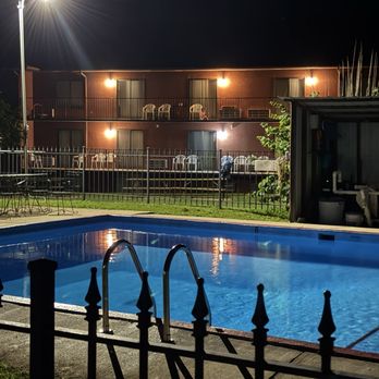 Kings Harber Resort - The pool at night with the lodge in the background. - Hotels Near Me - Shell Knob, Missouri Kings Harber Resort - The pool at night with the lodge in the background. - Hotels Near Me - Shell Knob, Missouri