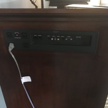 BWI Airport Marriott - They make it easy to connect external devices if you desire - Hotels Near Me - Linthicum Heights, Maryland BWI Airport Marriott - They make it easy to connect external devices if you desire - Hotels Near Me - Linthicum Heights, Maryland