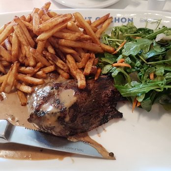 Cochon Dingue - Steak frites with pepper sauce - Canadian (New) Near Me - Lévis, Quebec
