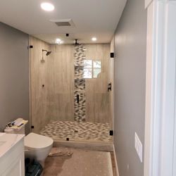 Architectural Glass & Mirror - GLASS SHOWER ENCLOSURE