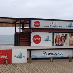 Playa Los Marineros - Esta playa está rodeada de máquinas para hacer deporte y locales para disfrutar una helada bebida en pleno verano