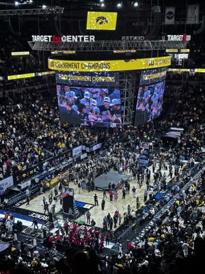 Target Center by null