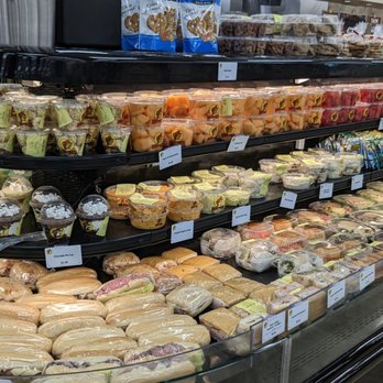 Buc-ee's - Premade food - quick to-go meals from sandwiches to salads and lots of sweets - Gas Stations Near Me - Crossville, Tennessee