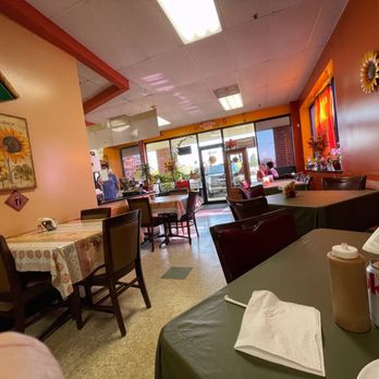 Los Girasoles - Dining room - Mexican Near Me - West Chicago, Illinois Los Girasoles - Dining room - Mexican Near Me - West Chicago, Illinois