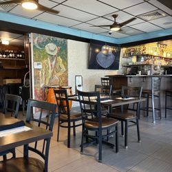 Cuban Island Restaurant - Lovely appointed inside