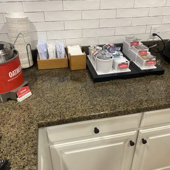 Hampton Inn & Suites Texarkana - Breakfast Oatmeal - Hotels Near Me - Texarkana, Texas