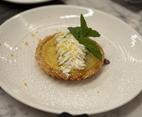 United Polaris Lounge by null