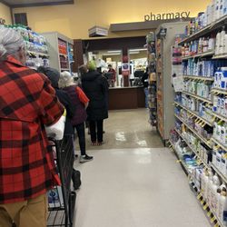 Safeway Pharmacy - 7+ people waiting in line