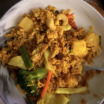 Maya Thai Cuisine - Pineapple fried rice - Halal Near Me - Orlando, Florida Maya Thai Cuisine - Pineapple fried rice - Halal Near Me - Orlando, Florida