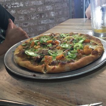 Moku Kitchen - Kahlúa pork pizza - Cocktail Bars Near Me - Honolulu, Hawaii