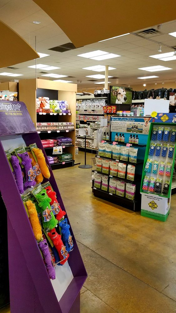 FEEDERS SUPPLY 2236 Holiday Manor Ctr, Louisville, Kentucky Pet