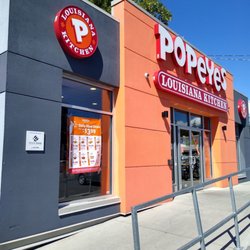 Popeye's Louisiana Kitchen - Front of the store