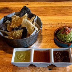 Mojo Taqueria Boulder - Chips, salsa & guac