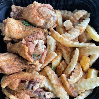 Cuzzo's Cuisine - Chicken Wings & Fries Combo with house dry rub - Southern Near Me - Charlotte, North Carolina