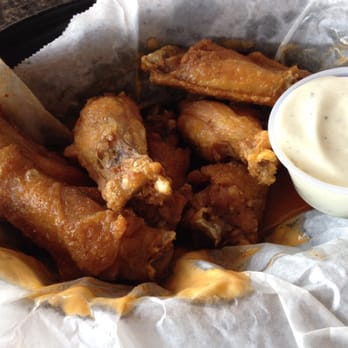 Buffalo Bobs Restaurant - Wings in medium sauce - American Near Me - Florence, Kentucky