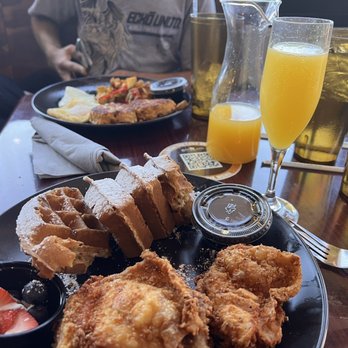 Oohh's and Aahh's - Chicken and Waffles and Mimosa - American Near Me - Washington, DC, District of Columbia