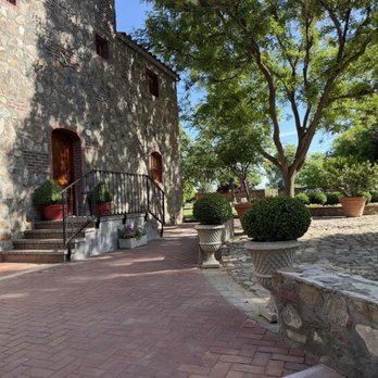Cardella Winery - Wineries Near Me - Mendota, California