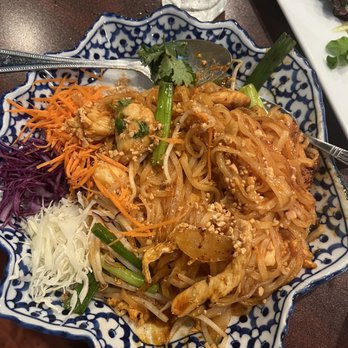 Lao Thai Restaurant - Pad Thai with Shrimp - Thai Near Me - Carpinteria, California Lao Thai Restaurant - Pad Thai with Shrimp - Thai Near Me - Carpinteria, California
