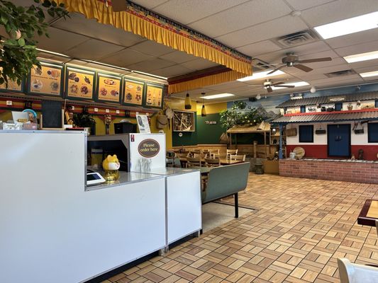 Mom's MoMo and Deli by null