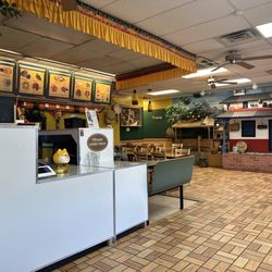 Mom’s Momo & Deli - Inside