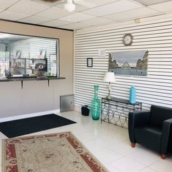 L&A lobby area with comfortable leather seats & tv