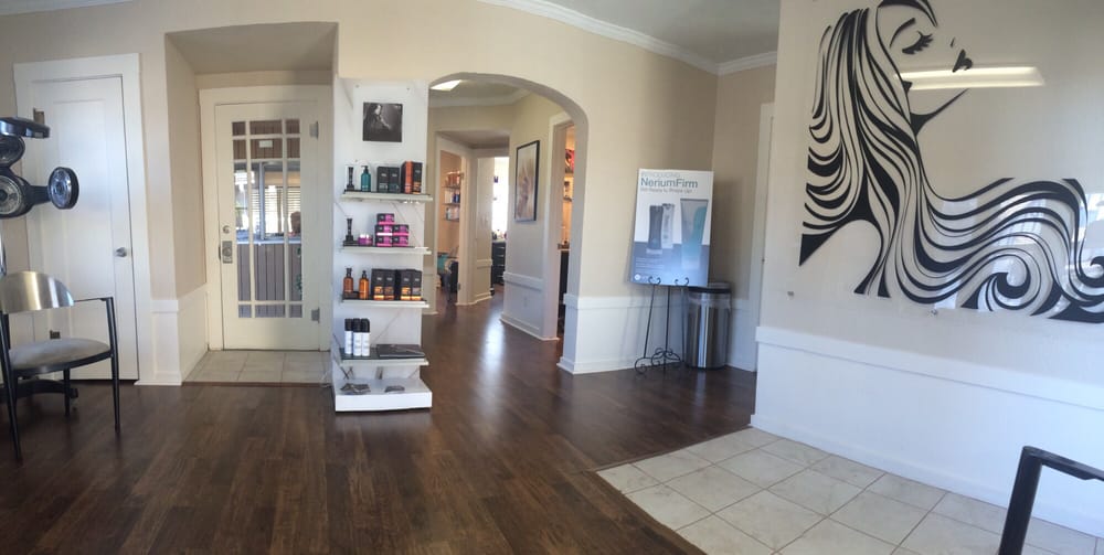 the tHAIRapy lounge Logo