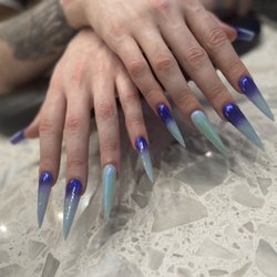 Nails With Hannah - Ombré and chrome $120