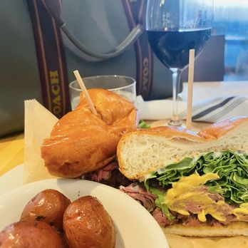 Story Hill BKC - Full vibe - New American Near Me - Milwaukee, Wisconsin