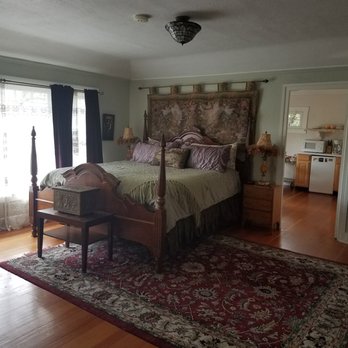 DeLaunay House - The Mountain Suite - Vacation Rentals Near Me - Ashland, Oregon DeLaunay House - The Mountain Suite - Vacation Rentals Near Me - Ashland, Oregon
