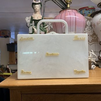 Antique Corner - Antiques Near Me - Martinez, California