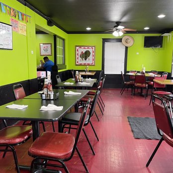 Alex's Tacos & Wings - the dining area - Mexican Near Me - Columbia, Tennessee Alex's Tacos & Wings - the dining area - Mexican Near Me - Columbia, Tennessee
