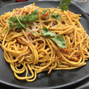 Hiccups Veo Cafe - Garlic Noodle with Veggies - Asian Fusion Near Me - Carson, California Hiccups Veo Cafe - Garlic Noodle with Veggies - Asian Fusion Near Me - Carson, California