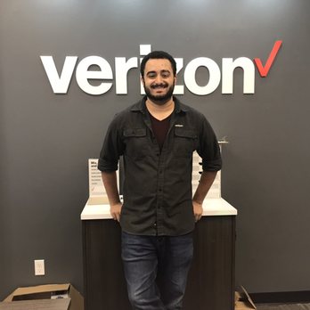 Verizon - Branden at the DuPont store - Mobile Phones Near Me - Dupont, Washington