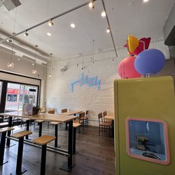 Uni Uni Bubble Tea Wicker Park - Inside