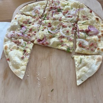 Landhaus Reverchon - Flatbread with ham, onion and cheese served to keep us satiated - Vacation Rental Agents Near Me - Konz, RP