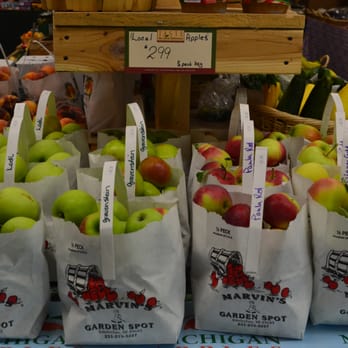Mi Garden Spot - a display of apples - Fruits & Veggies Near Me - Interlochen, Michigan Mi Garden Spot - a display of apples - Fruits & Veggies Near Me - Interlochen, Michigan