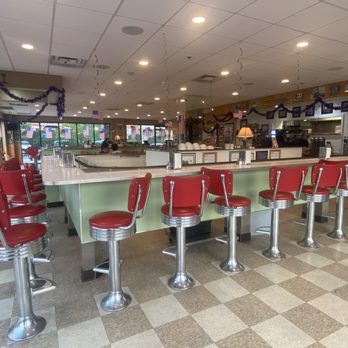 2Toots Train Whistle Grill - Diners Near Me - Bartlett, Illinois