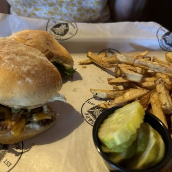 Crusade Burger Bar - Caught In A Smash speciality burger - Burgers Near Me - Yorkville, Illinois