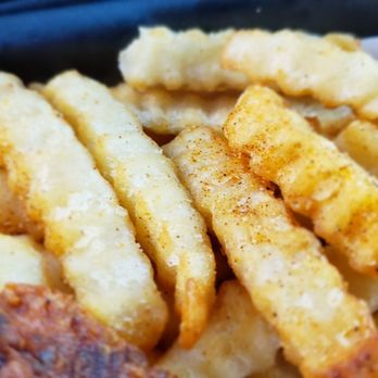 Dave's Hot Chicken - Great seasoned crinkle frys - Chicken Shop Near Me - Milwaukee, Wisconsin