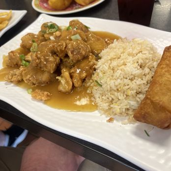 Hong Kong Inn Restaurant - Cashew chicken and rice - Chinese Near Me - Springfield, Missouri Hong Kong Inn Restaurant - Cashew chicken and rice - Chinese Near Me - Springfield, Missouri