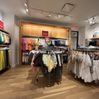 American Eagle Outfitters - Accessories Near Me - Pembroke Pines, Florida