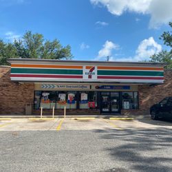 7-Eleven - Outside